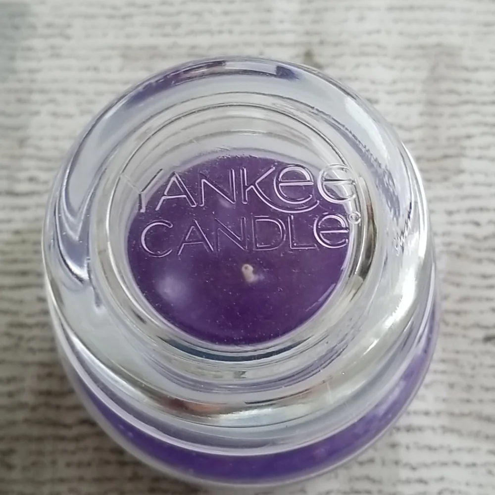 Yankee Candle Lilac Blossoms Medium NEW